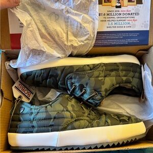 Skechers BOBS Camouflage Slip-Ons